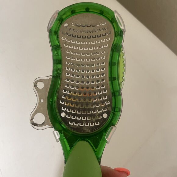 7.5” MICROPLANE Ultimate Citrus garnish Tool ZESTER Grater Cover lemon GREEN - Picture 2 of 3